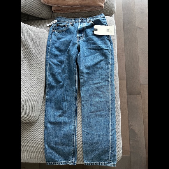 Levi's® Premium 501® ORIGINAL CROPPED WOMEN'S JEANS - Picture 4 of 7